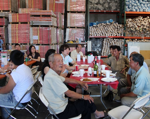 伟成建材乔迁茶会 场面热闹