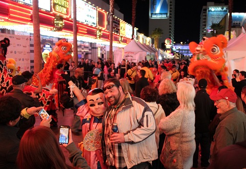 老城區遊客體驗中國新年歡樂氣氛
