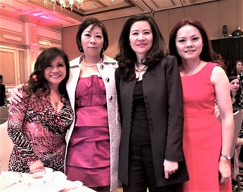 华美银行参加杰出妇女领袖慈善午宴