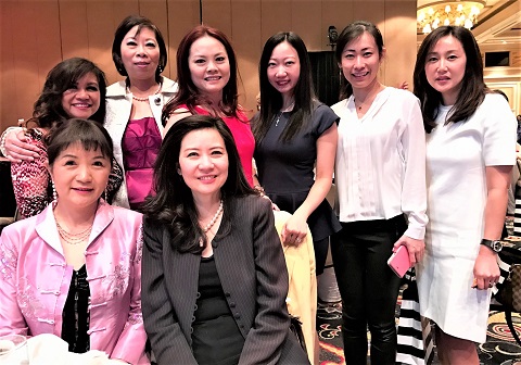 华美银行参加杰出妇女领袖慈善午宴