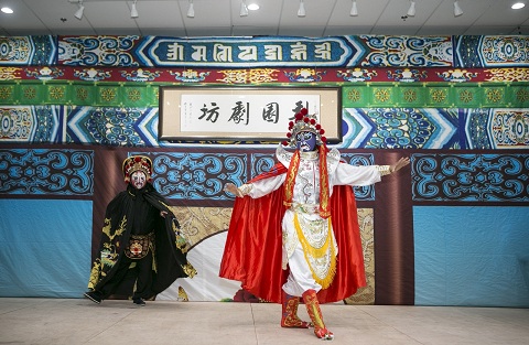 梨園劇坊成立首演 150餘華人參加