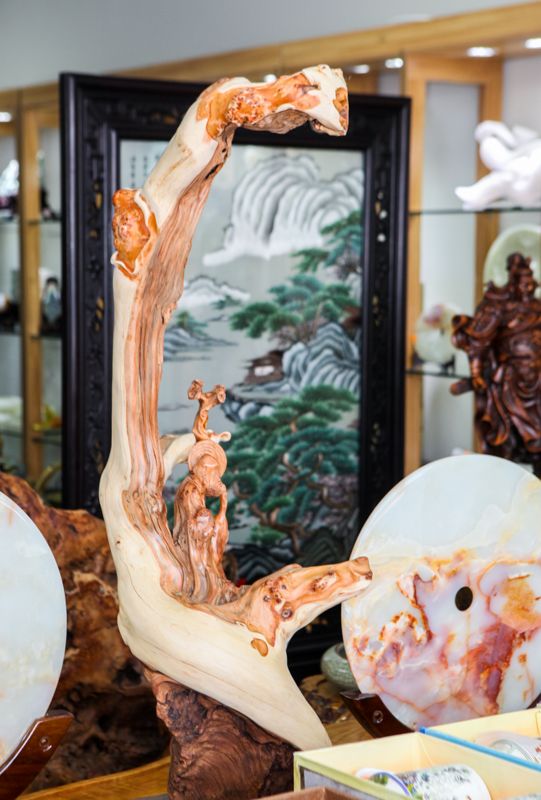 首届中国景德镇古瓷玉器根雕紫砂艺术品展览会维加斯开展