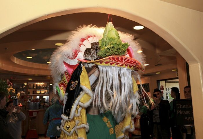 蘭香苑酒家、點心家舞獅慶豬年