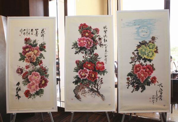 牡丹花绽放维加斯 程小玲画展揭幕 