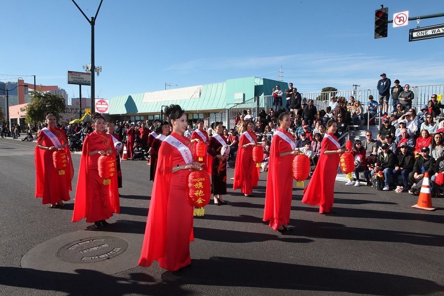维加斯旗袍会亮相沙漠春节活动