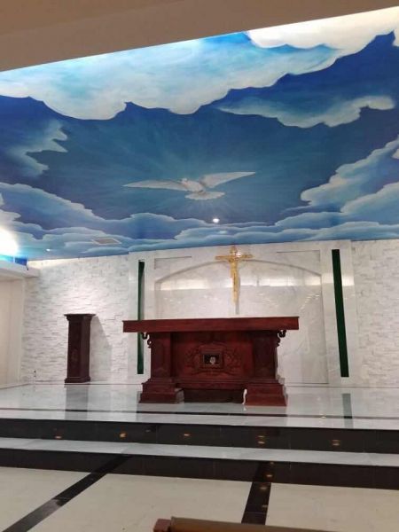 Zhang Jinrong was invited to paint the ceiling for the Catholic Church