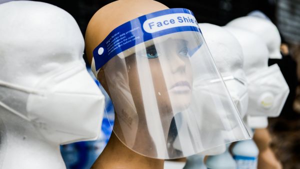 日本研究發現：戴透明面罩 無法防新冠