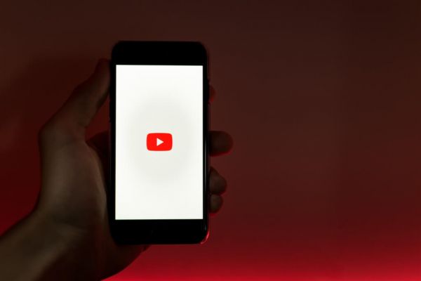 YouTube應對違規影片 考慮停用分享按鈕