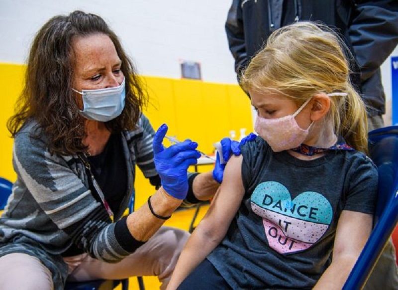 加州擬立法 青少年滿12歲打疫苗不需父母同意