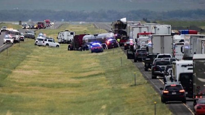 蒙大拿90号州际公路21车连环撞 造成6死