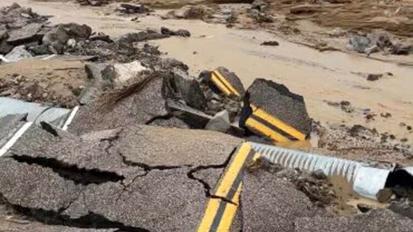 山洪阻路 通往死亡谷國家公園道路關閉