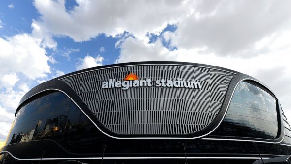 突襲者隊將在 Allegiant 體育場贈送感恩節餐盒