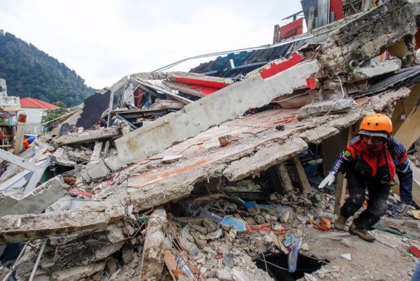 印尼強震釀268死逾千人傷 受害者多為學童