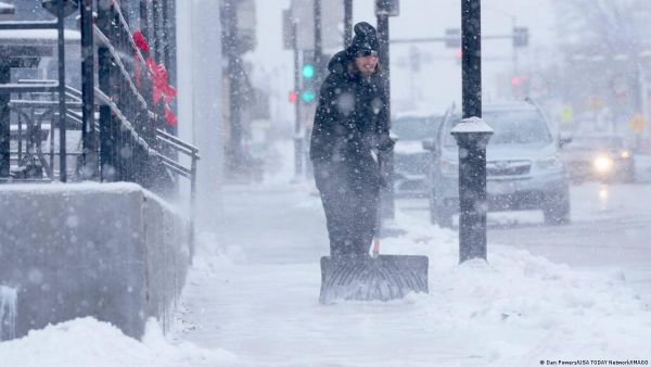 超強暴風雪席捲全美 已致至少28人喪生