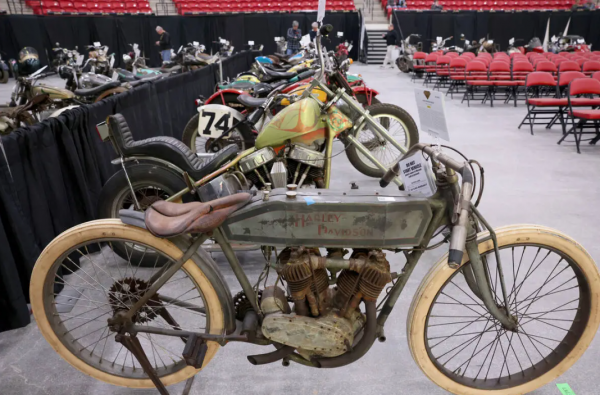 古董摩托車拍賣會 吸引收藏家