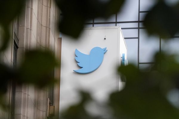 纽时：推特再裁员至少200人 约1/10人力