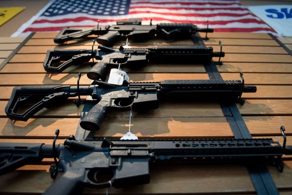 内州拟立法 购买攻击性武器年龄提至21 岁