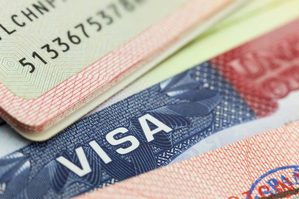 国务院宣布提高非移民签证申请费 