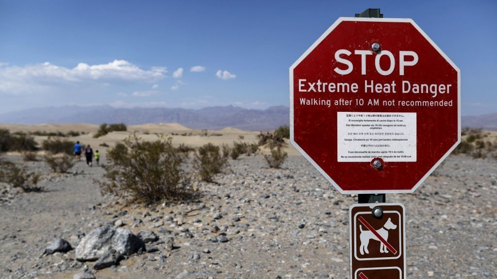 死亡谷国家公园121度高温 71岁徒步男子身亡