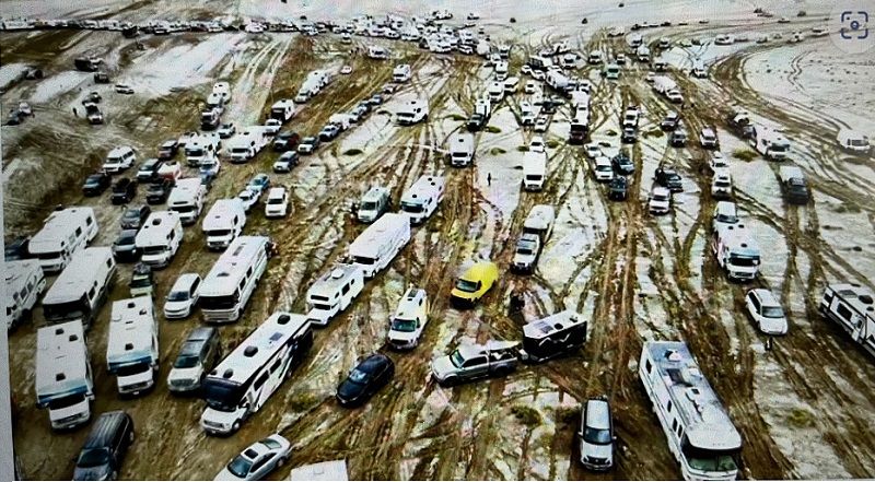 内华达「火人节」黑岩沙漠降暴雨7万人受困