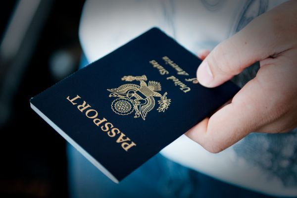 护照申请积压 美国务院：需旅行前6个月申请
