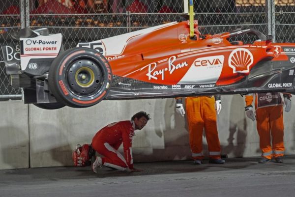 F1首个比赛日遭窨井盖搅局 赛车严重受损