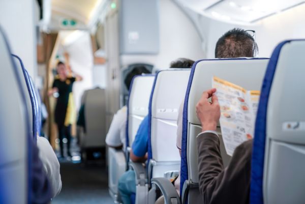 空姐揭密「機艙5大細菌窩」提醒乘客落實手部清潔 