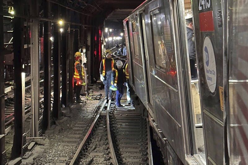 紐約地鐵列車擦撞出軌有24人受傷 部分路線中斷   