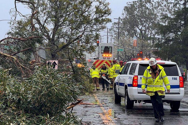 加州风暴引发洪灾泥流 暴雨创纪录狂风树倒酿3死