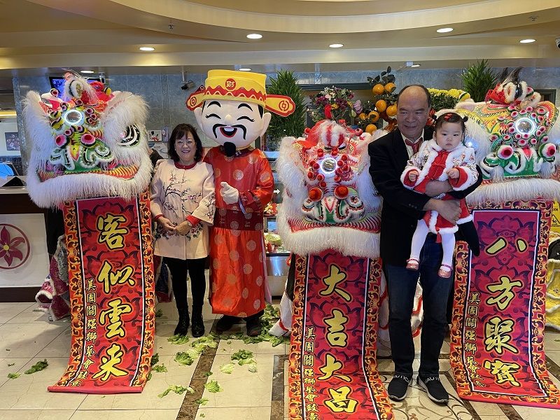 兰香苑海鲜大酒家舞狮庆龙年