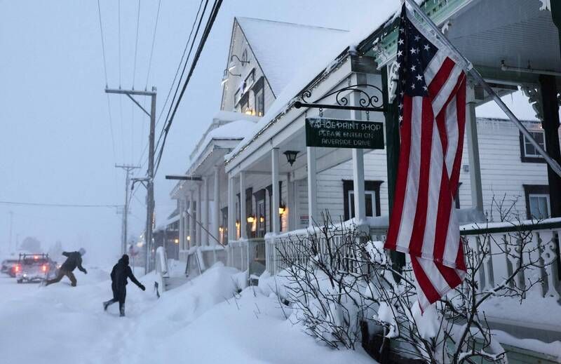 內華達山脈暴風雪 公路封閉有雪崩危險