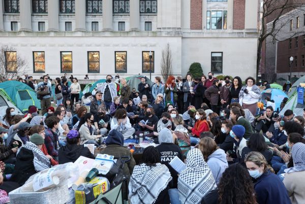 挺巴学运扩散全美 大学生搭帐篷抗议数百人被捕