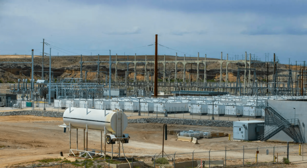 内州沙漠208颗电池 储电为夜间使用