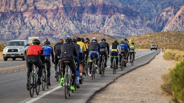 維加斯環法自行車賽 紅岩峽谷、沙漠林週末封閉