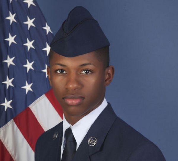 佛州警察闯错公寓 开枪击毙非裔空军飞行员
