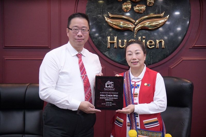 洛杉矶圣盖博市长吴程远率团赴花莲访问