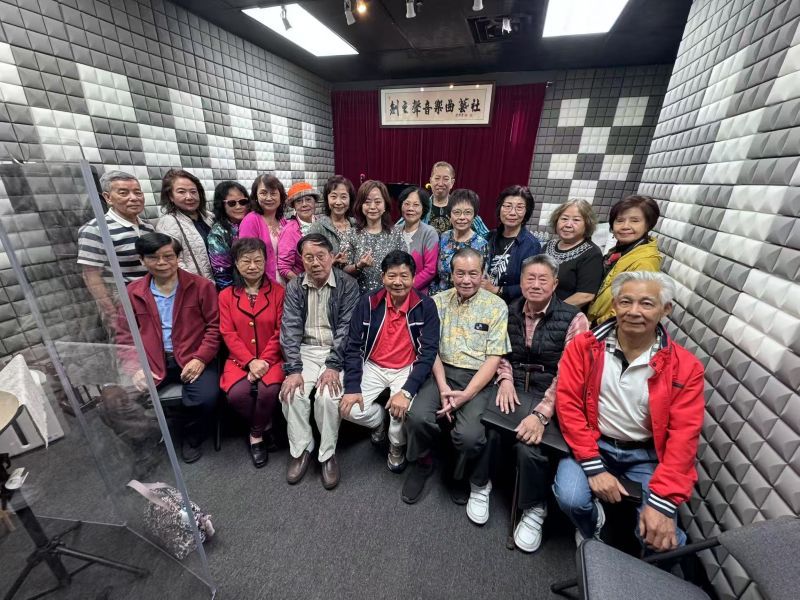 維加斯”劍之聲音樂曲藝社”融入社區