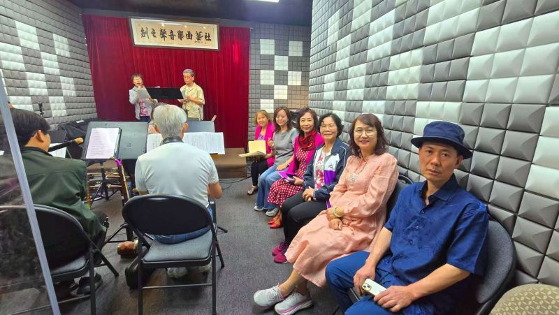 維加斯”劍之聲音樂曲藝社”融入社區