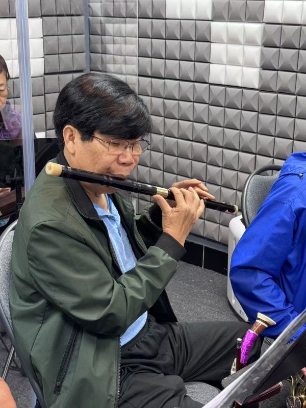 維加斯”劍之聲音樂曲藝社”融入社區