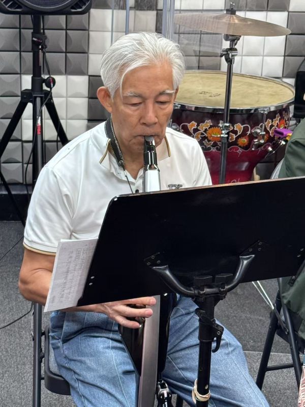 維加斯”劍之聲音樂曲藝社”融入社區