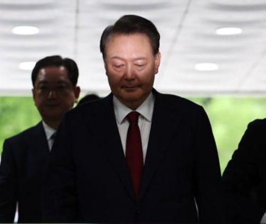 南韓前總統尹錫悅遭裁定羈押 獲釋4個月再被捕