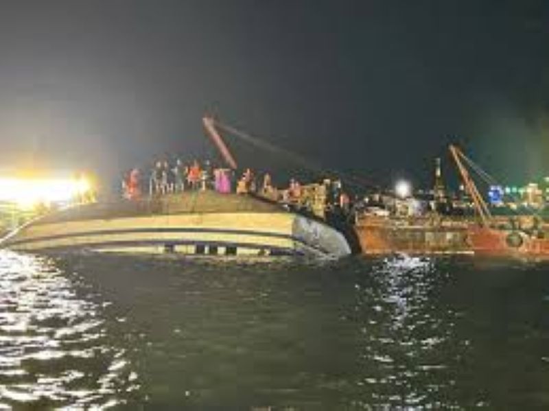越南下龍灣翻船事故已釀34死 8人失蹤