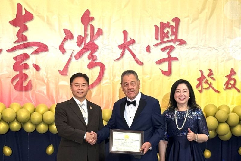 华裔企业家田文华长期捐奖学金助军人子弟上大学 获多位民选官员颁奖表扬