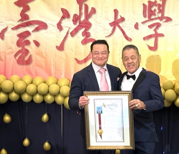 华裔企业家田文华长期捐奖学金助军人子弟上大学 获多位民选官员颁奖表扬