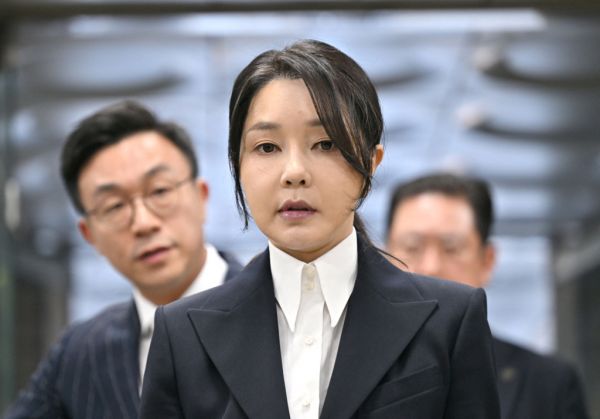 尹锡悦妻 金建希入狱后悲愤拒食！