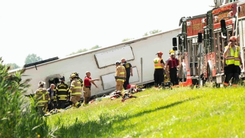 紐約旅遊巴士翻車至少5死49傷 多國民眾受害包括中國遊客