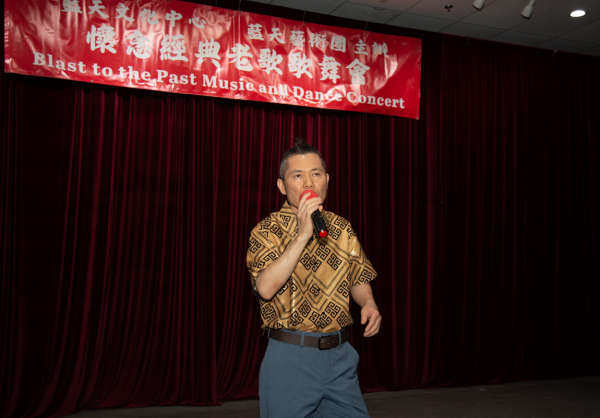 藍天藝術團「懷念經典老歌歌舞會」熱鬧登場