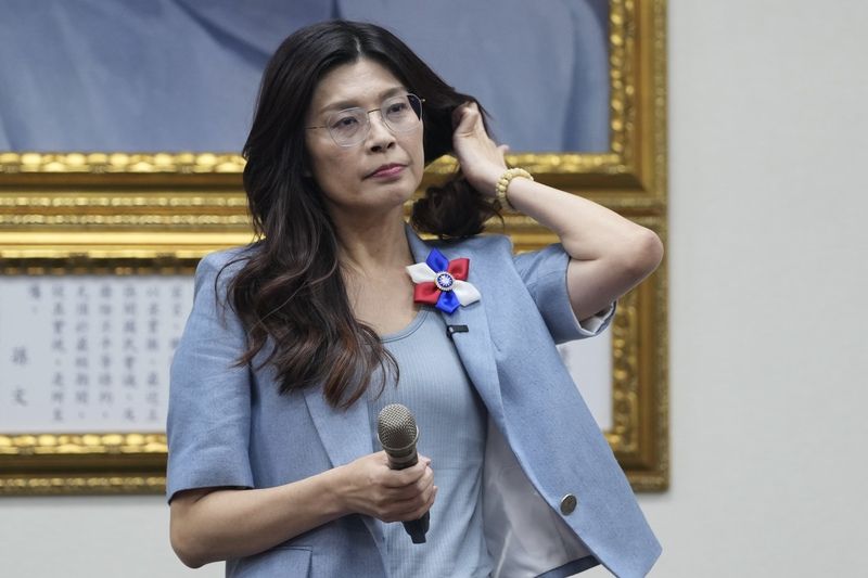 国民党主席选举 郑丽文得票率过半当选