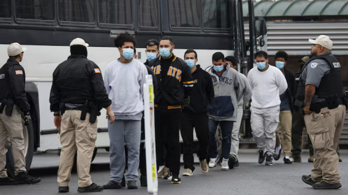 美国移民局：暂停所有外国人庇护案件裁决