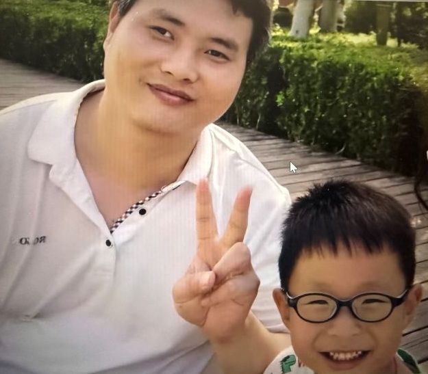 ICE例行報到幼子遭拘留被迫分離 紐約逾200人集會聲援華裔父親